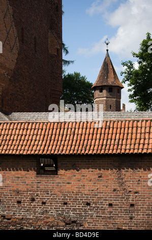 Architecture du château de Malbork (Marienburg) Die construite en XIII siècle en Prusse par l'Ordre teutonique en tant qu'Ordensburg. Banque D'Images