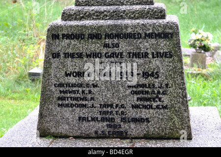 Monument aux morts du Village, Long Lawford, Warwickshire, England, UK Banque D'Images