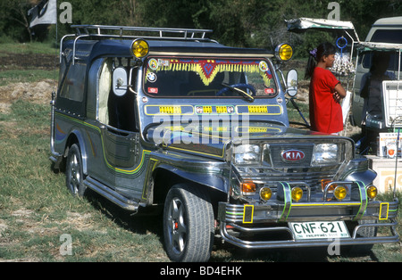 Jeepney sur mesure, le plus populaire de transport public dans les Philippines. Banque D'Images