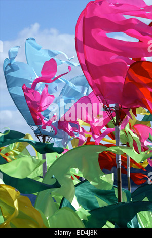 Drapeaux colorés dans Penzance pour le festival Golowan Banque D'Images