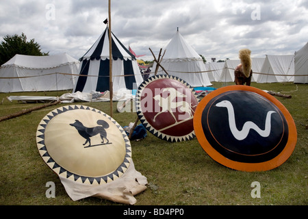 Trois boucliers romains à l'affiche au festival militaire de Colchester à Colchester, Essex, Angleterre Banque D'Images