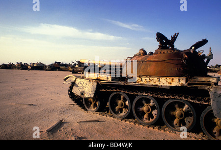 La guerre détruit l'épave de l'armure de l'Iraq à partir de la première guerre du Golfe Banque D'Images