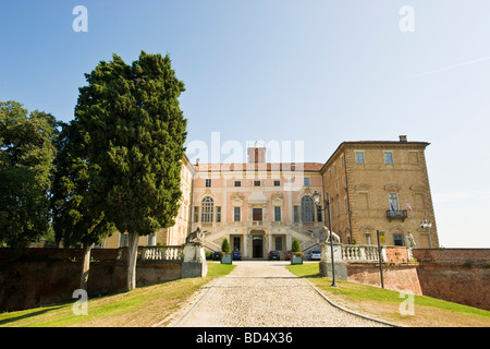 Province de Cuneo langhe château govone Banque D'Images