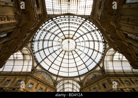 Le toit en verre de la Galleria Vittorio Emanuele II à Milan Banque D'Images