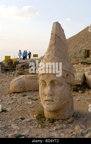 Tête en pierre sculptée à la montagne Nemrut Banque D'Images