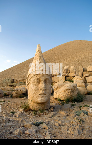 Tête en pierre sculptée à la montagne Nemrut Banque D'Images