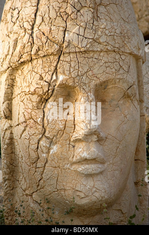 Tête en pierre sculptée à la montagne Nemrut Banque D'Images