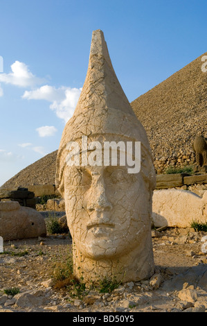 Tête en pierre sculptée à la montagne Nemrut Banque D'Images