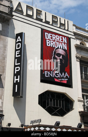 L'avant de l'Adelphi Theatre on the Strand, London, UK. L'illusionniste Derren Brown, montrant l'été 2009. Banque D'Images