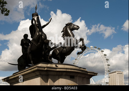 Boadicea avec char et London Eye Banque D'Images