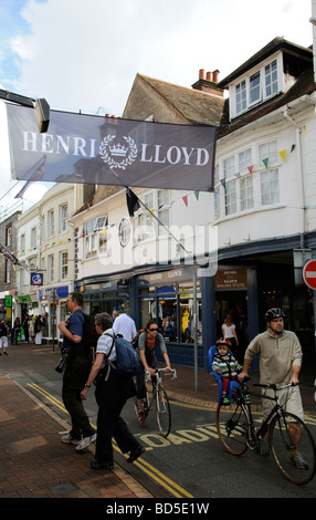 Boutique de vêtements nautiques Henri Lloyd sur la rue Cowes, île de Wight, Angleterre Royaume-uni vu au cours de la semaine de Cowes Regatta 2009 Banque D'Images