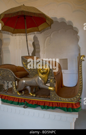 Fort Meherangarh Fort, le majestueux, des berceaux Royal,Palanquins,Elephant Howdahs merveilleusement préservés,bleu,Ville,Jodhpur, Banque D'Images