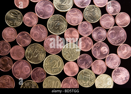 Cents organisé sur fond noir Banque D'Images