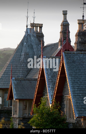 Le coucher de soleil reflétant sur l'avant-toit de maison Holehird à Windermere Cumbria UK Banque D'Images