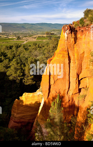 Les falaises rouges de Roussillon, Provence France Banque D'Images
