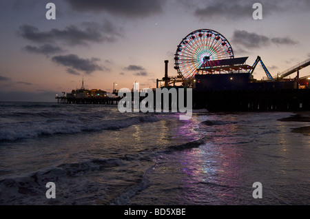 Jetée au coucher du soleil Banque D'Images