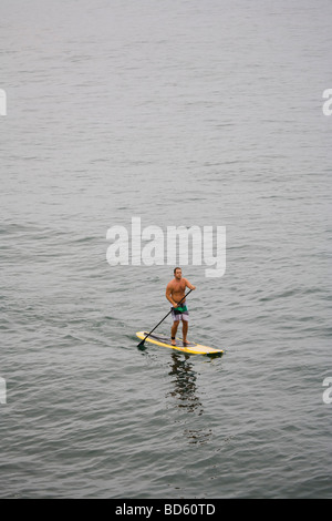 Paddleboard race début à la Manhattan Beach Pier Los Angeles County International Surf Festival 2009 Banque D'Images