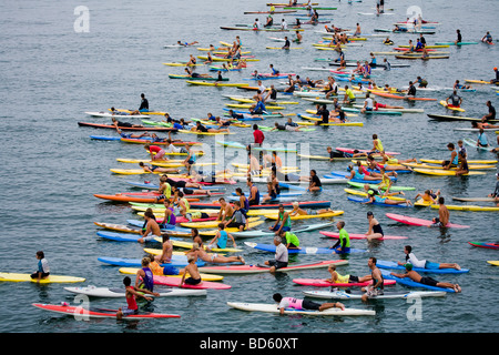 Paddleboard race début à la Manhattan Beach Pier Los Angeles County International Surf Festival 2009 Banque D'Images