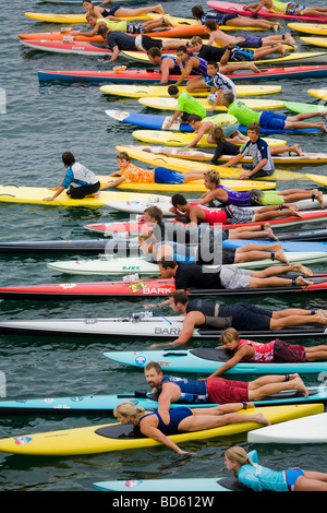 Paddleboard race début à la Manhattan Beach Pier Los Angeles County International Surf Festival 2009 Banque D'Images