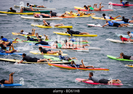 Paddleboard race début à la Manhattan Beach Pier Los Angeles County International Surf Festival 2009 Banque D'Images