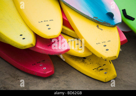 Paddleboards empilés sur Hermosa Beach Los Angeles County International Surf Festival 2009Festival International de Surf 2009 Banque D'Images