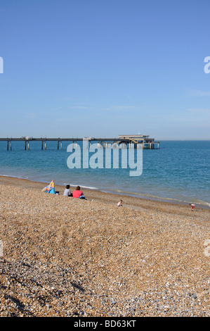 Plage et jetée de Deal, Deal, Kent, Angleterre, Royaume-Uni Banque D'Images