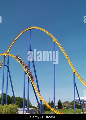 Montagnes russes au géant Béhémoth le parc d'attractions Canada's Wonderland Banque D'Images