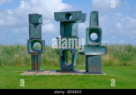 Famille de l'Homme - sculptures de Barbara Hepworth - au Snape Maltings, Suffolk, Angleterre. Banque D'Images