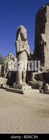 Géographie / voyage, Egypte, Karnak, Temple d'Amun-Re, statue du roi Ramesses II (vers 1290 - 1224 av. J.-C., 19ème dynastie), , Banque D'Images