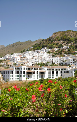 Voir de joli village andalou de Frigiliana, Costa del Sol, la province de Malaga, Andalousie, Espagne Banque D'Images