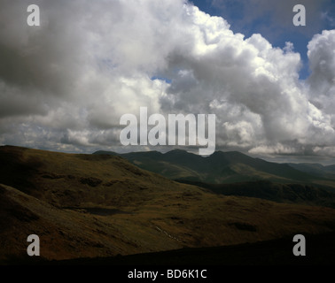 Nuages réel à l'échelle de Scafell Pike et au coeur de l'Angleterre Cumbria Lake District Haycock Banque D'Images