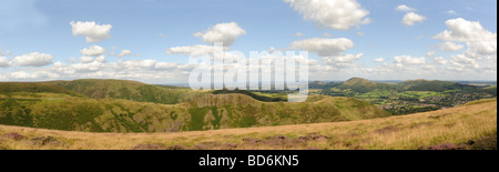 Vue panoramique sur le Shropshire Hills de Long Mynd à Caer Caradoc et le vers Lawley Banque D'Images