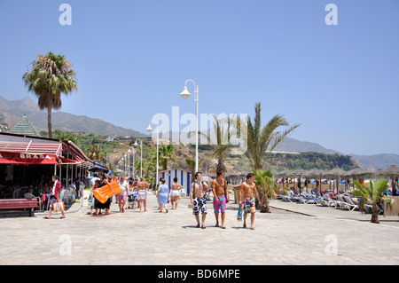 Promenade de la plage, Playa de Burriana, Nerja, Costa del Sol, la province de Malaga, Andalousie, Espagne Banque D'Images