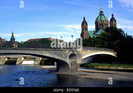 Kabesteg Passerelle St Lucas Church fleuve Isar Munich Allemagne Banque D'Images