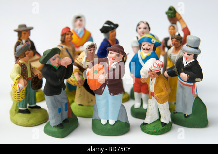 Santons, figurines en terre cuite traditionnel provençal villager Banque D'Images