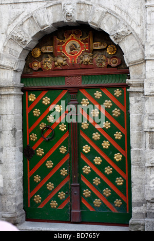 Porte de la Maison de la Confrérie des Têtes Noires, Tallinn, Estonie Banque D'Images