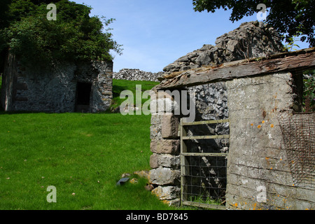 Granges à l'abandon dans le Derbyshire, Angleterre, Royaume-Uni Banque D'Images