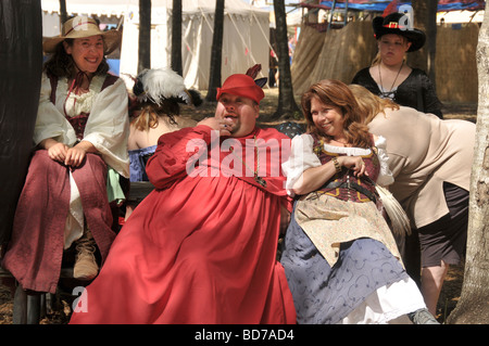 Les participants à une foire de la Renaissance en Floride, USA. Banque D'Images