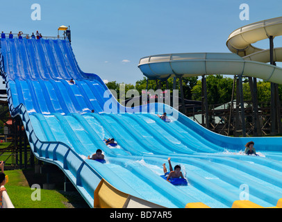 Riptide Racer toboggan dans un parc aquatique dans le parc d'attractions Canada's Wonderland Banque D'Images