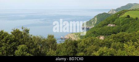 La côte de la vallée des roches de devon lynton le sentier du littoral à lynmouth sur woody bay Banque D'Images