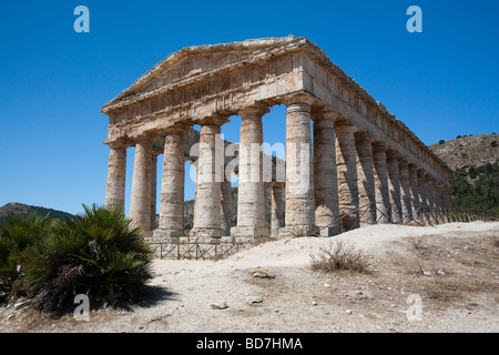 Le temple de Ségeste, en Sicile, en vue du nord-est. Banque D'Images