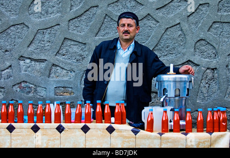 Vendeur de jus de carottes dans la ville de Beypazari Banque D'Images