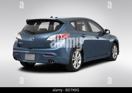 2010 Mazda MAZDA3 s en bleu - vue d'angle arrière Banque D'Images