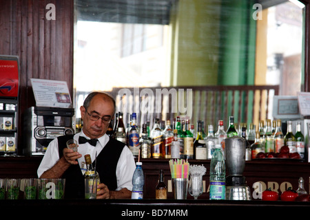 Barman dans La lluvia de Oro Banque D'Images