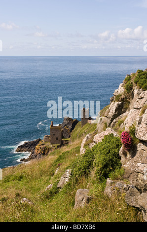 Le moteur de Couronnes maisons au Botallack site Mine d'étain de Cornwall. Photo par Gordon 1928 Banque D'Images