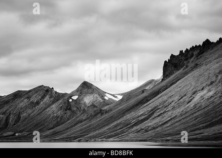 Lac de montagne de l'église, Landmannalaugar, Islande Banque D'Images