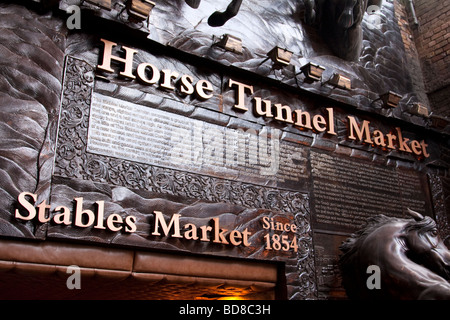 Statue de cheval dans la partie nouvellement reconstruite de l'écurie, Camden Market Banque D'Images