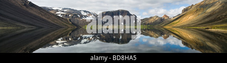 Lac de montagne de l'église, Landmannalaugar, Islande Banque D'Images