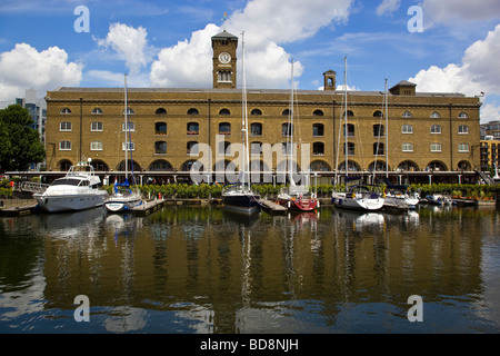 St Katharine par la tour ou St Katharines Dock London Banque D'Images