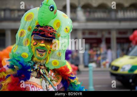 Portrait d'un personnage haut en couleur qui prennent part à la parade de la fierté 2009 de Brighton. Banque D'Images